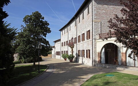 Villa Gubbio: Eigendom, Gebouw, Huis, Architectuur, Landgoed, Huis, Onroerend Goed, Herenhuis, Facade, Woongebied