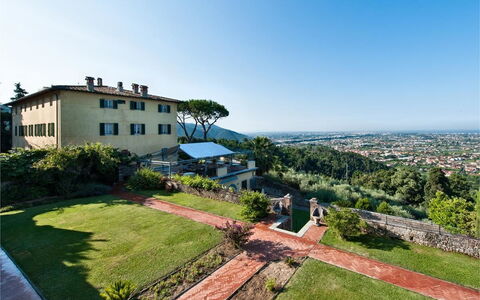 Villa Camaiore: Eigendom, Onroerend Goed, Gebouw, Huis, Landgoed, Lucht, Huis, Woongebied, Architectuur, Herenhuis