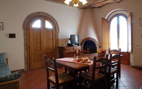 La Valle: Kamer, Gebouw, Eigendom, Meubilair, Interieur Ontwerp, Plafond, Architectuur, Eetkamer, Tafel, Boog