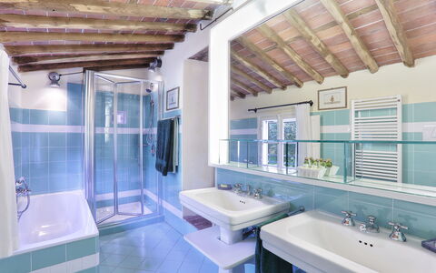 Le Pergole: Badkamer, Eigendom, Kamer, Gebouw, Interieur Ontwerp, Architectuur, Huis, Onroerend Goed, Plafond, Bad