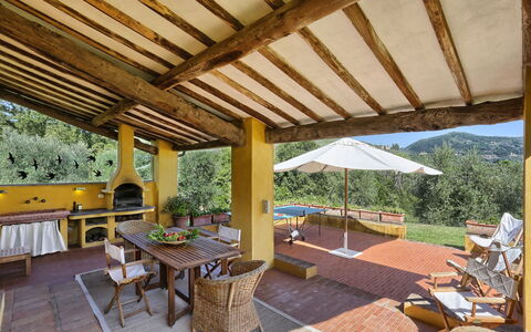 Le Pergole: Eigendom, Gebouw, Onroerend Goed, Patio, Kamer, Huis, Veranda, Schaduw, Meubilair, Dak