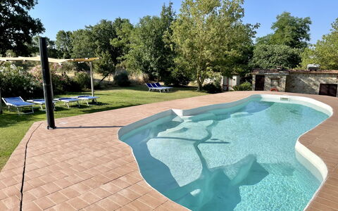 Funghi 2: Lucht, Fabriek, Boom, Schaduw, Stedelijk Ontwerp, Gras, Weg Oppervlak, Vrije Tijd, Water, Buitenmeubels