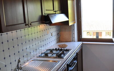 Cetona: Countertop, Eigendom, Kamer, Keuken, Cabinetry, Gootsteen, Meubilair, Wastafel, Tegel, Huis