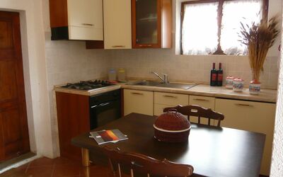 Casetta: Kamer, Countertop, Meubilair, Eigendom, Keuken, Cabinetry, Gebouw, Verdieping, Interieur Ontwerp, Huis