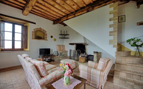 Villa Montalcino: Eigendom, Kamer, Gebouw, Woonkamer, Huis, Interieur Ontwerp, Meubilair, Plafond, Onroerend Goed, Zolder