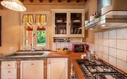 Le Vigne 6: Countertop, Cabinetry, Eigendom, Gootsteen, Wastafel, Keuken, Fornuis, Kraan, Gasfornuis, Hout