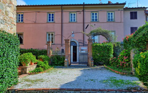 Il Gualdo: Eigendom, Huis, Gebouw, Onroerend Goed, Huis, Woongebied, Landgoed, Architectuur, Buurt, Boom