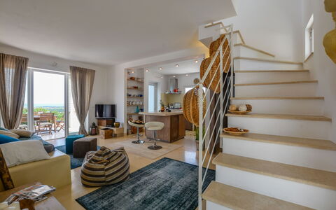 Villa Butterfly: Eigendom, Kamer, Meubilair, Interieur Ontwerp, Woonkamer, Gebouw, Verdieping, Huis, Onroerend Goed, Huis