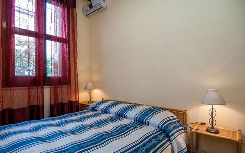 Vista Mare Noto: Slaapkamer, Bed, Kamer, Meubilair, Laken, Eigendom, Bed Frame, Muur, Bedding, Verdieping