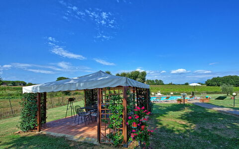 Casa Catia: Lucht, Schaduw, Landelijk Gebied, Boom, Onroerend Goed, Gras, Huis, Canopy, Gebouw, Wolk