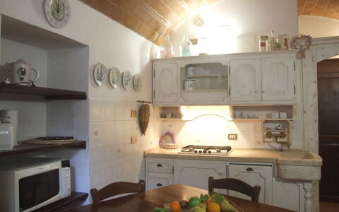 Appartamento Le Volte: Kamer, Eigendom, Keuken, Meubilair, Countertop, Cabinetry, Interieur Ontwerp, Fornuis, Huis, Gebouw