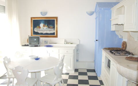 Marina Di Castagneto: Eigendom, Kamer, Meubilair, Verdieping, Gebouw, Interieur Ontwerp, Huis, Onroerend Goed, Tafel, Keuken