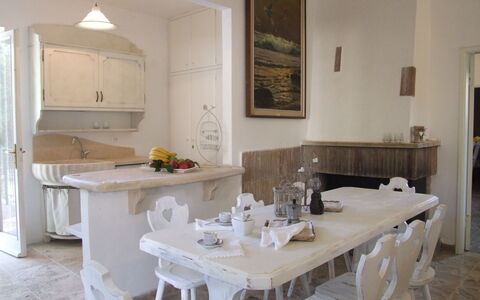 Villa Pineta: Kamer, Meubilair, Eigendom, Interieur Ontwerp, Gebouw, Tafel, Verdieping, Huis, Keuken, Eetkamer