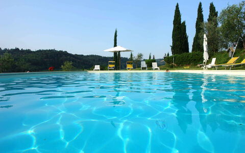 Tenuta Il Tresto: Zwembad, Water, Blauw, Vrije Tijd, Vakantie, Lucht, Zomer, Pret, Toerisme, Boom