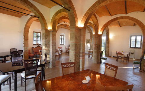 Tenuta Il Tresto: Gebouw, Eigendom, Kamer, Interieur Ontwerp, Landgoed, Architectuur, Plafond, Boog, Meubilair, Huis